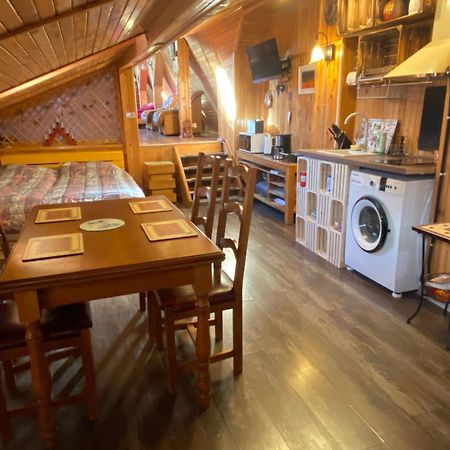 Appartamento Wooden Attic Braşov Esterno foto