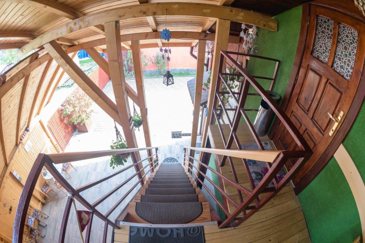 Appartamento Wooden Attic Braşov Esterno foto